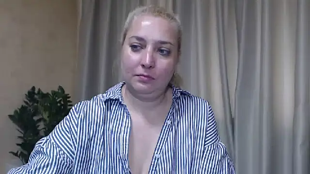 sweetpussy13 webcam