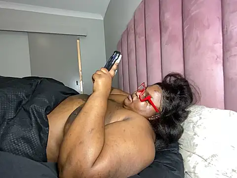 MissLola27 webcam