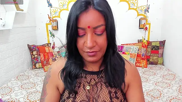 LadyNahir webcam