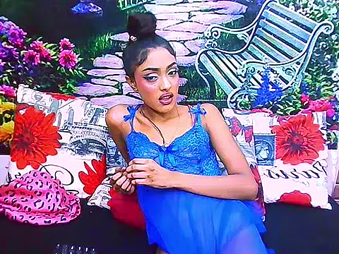 IndianPretty14u2Luv webcam