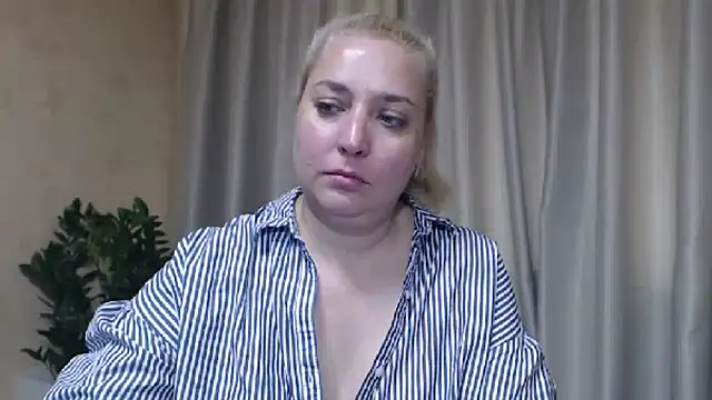 sweetpussy13 webcam
