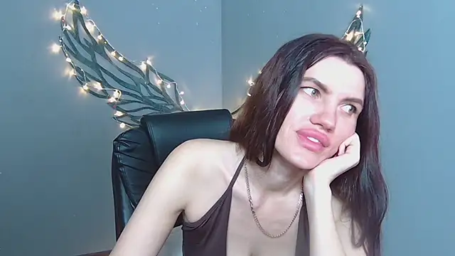 MilaLoona webcam