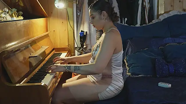 VanessaDoyle webcam