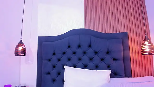 Maya_curvy webcam