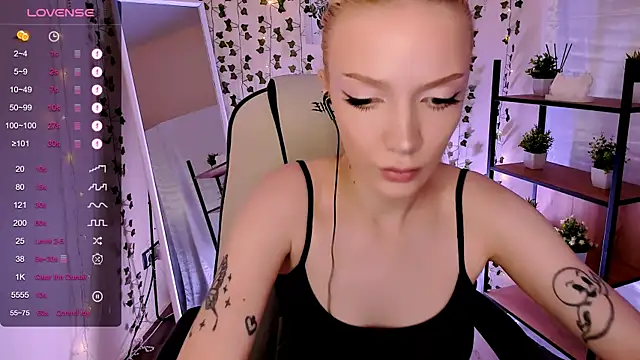 AnyaTaylor_ webcam