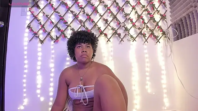 naughty_ebonyy webcam
