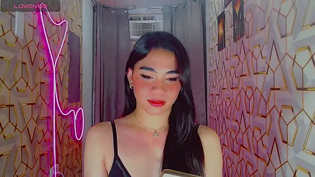 DreamGirlMia webcam