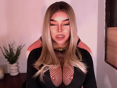 Zandralopez webcam