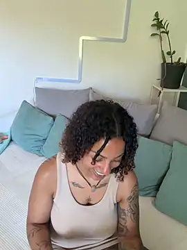 SweetPetiteNoir webcam