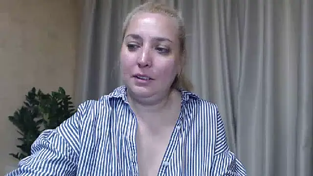 sweetpussy13 webcam