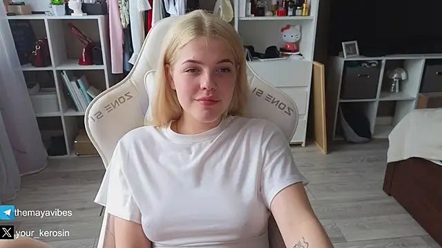 Maya_Rave webcam