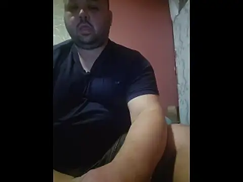 Strongbutgentle36 webcam