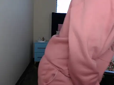 QUEENMANDYY webcam