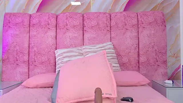 emmacurvy - Emmacurvy's free webcam - UK Sex Cams