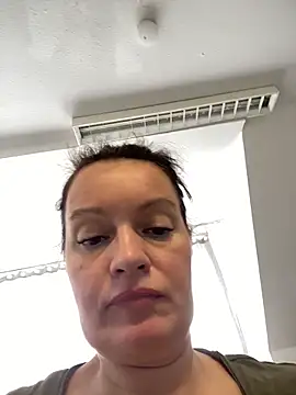 LoveNBloom webcam