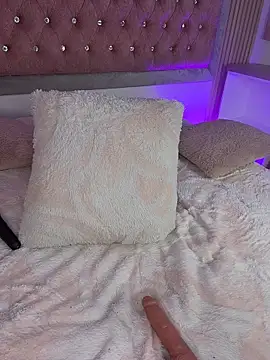 MylaDreams webcam