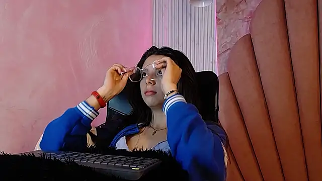 Kyomi_Hunt webcam