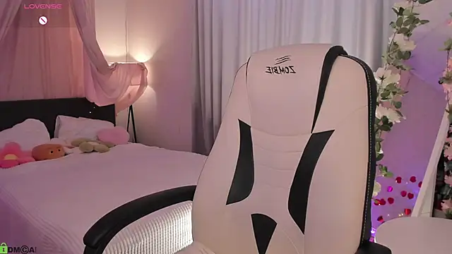 Aria_Mila webcam