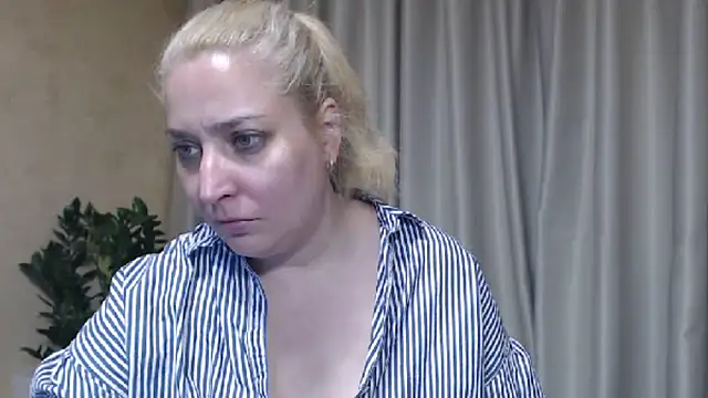 sweetpussy13 webcam