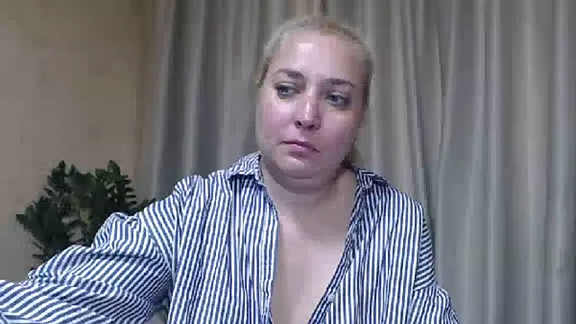 sweetpussy13 webcam