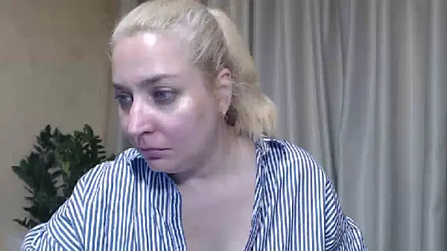 sweetpussy13 webcam