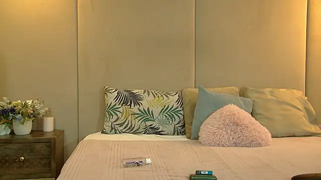 EllieWest white tease webcam show