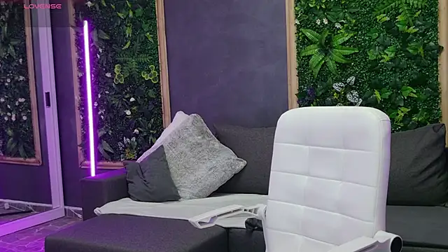 Issa_Jo webcam
