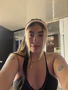 manuelaveeleez (F young) - My boss touch my Tits