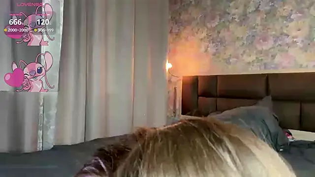 LoraDavi very slim adult cam