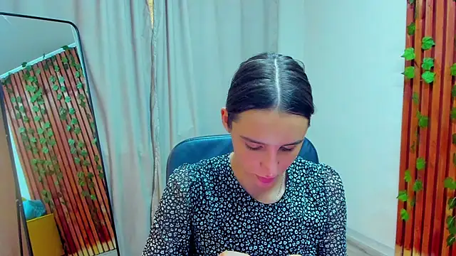 NicoleWells22 webcam