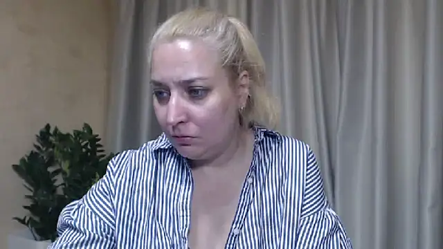sweetpussy13 webcam