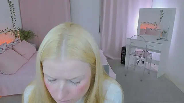Laly_Peach webcam