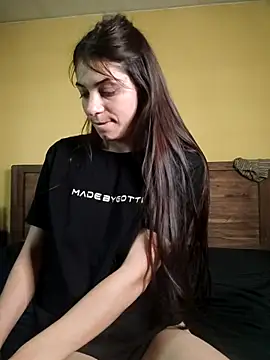 AntoniaHottie white cam girl