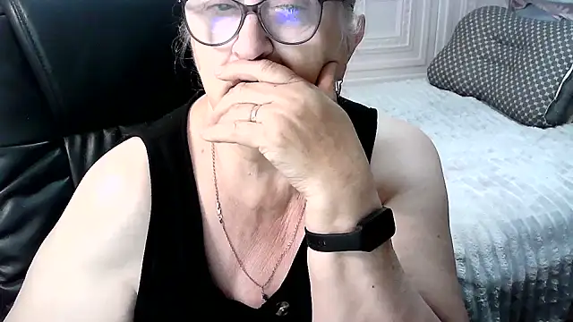 LolkaAlyss white tease webcam show