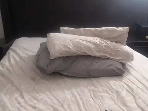 XHotJuicyBootyXX webcam