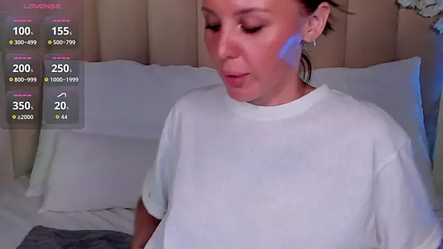 LianaFord toned body webcam model