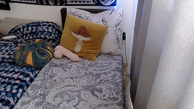 AlienforTwenty webcam