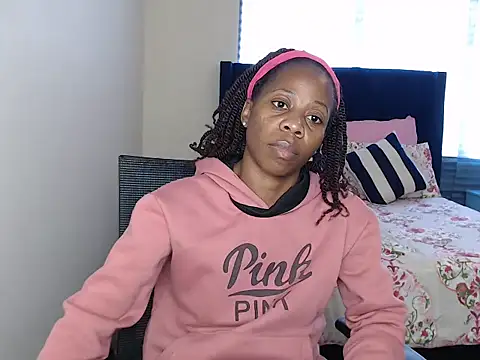 QUEENMANDYY webcam