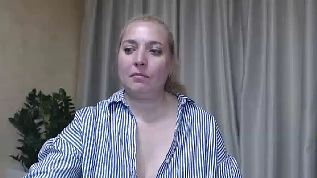 sweetpussy13 webcam