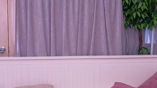LanaReals webcam