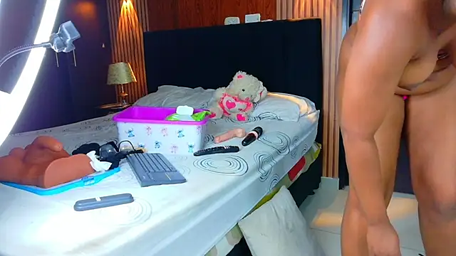 Black-gem18 webcam