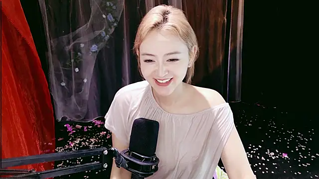 Unique_Mia webcam