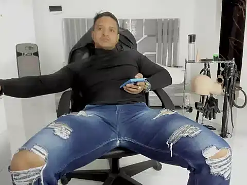 master_leather webcam
