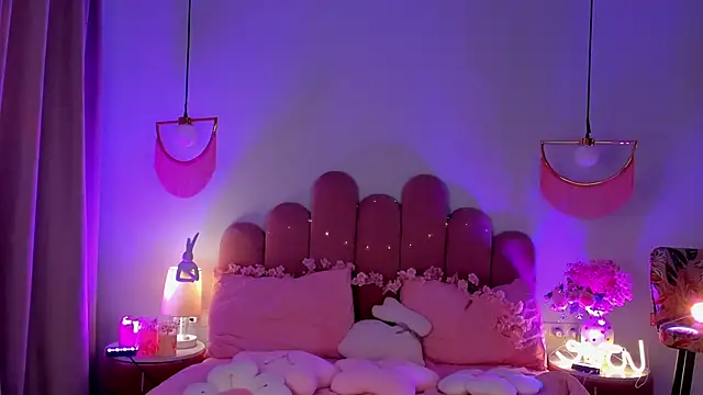ElsaYoung live cam