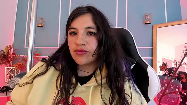 TaraTaylorr webcam
