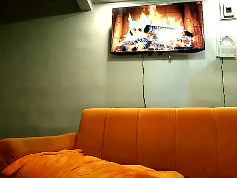 Chillntalkmami webcam