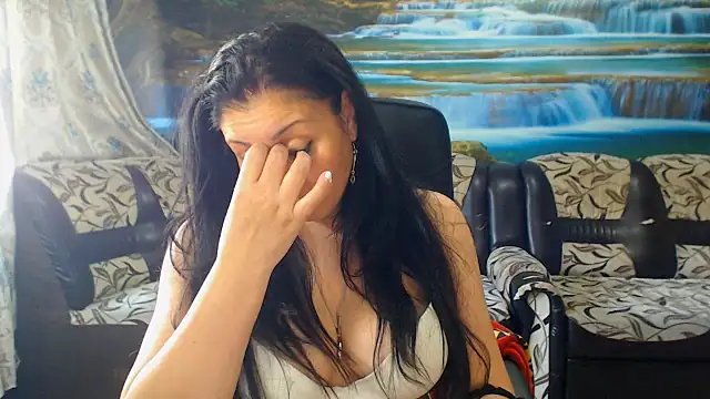 MoistMady webcam