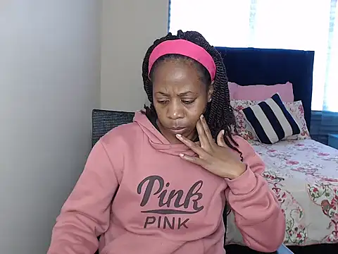 QUEENMANDYY webcam