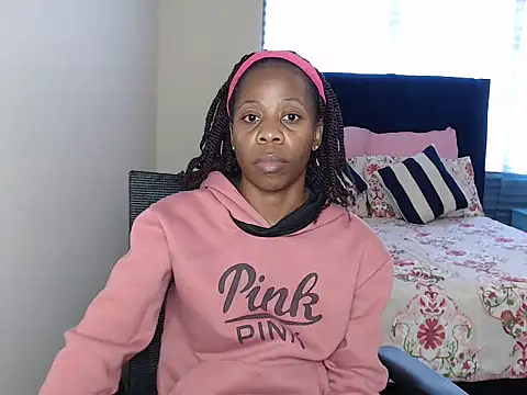 QUEENMANDYY webcam