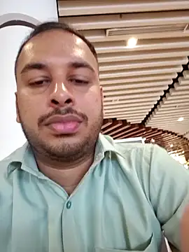 vishnuvinod_india (M young) - Cumming infront of random girl in mall